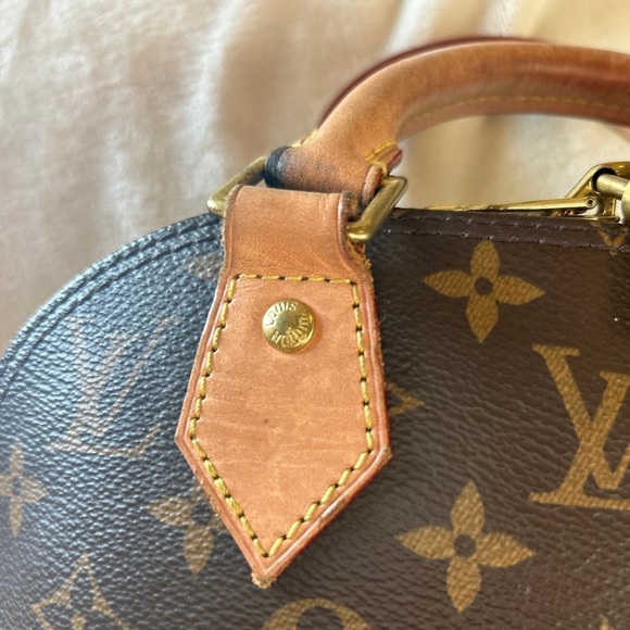 Louis Vuitton Alma BB Monogram Crossbody Bag - Picture 4 of 13